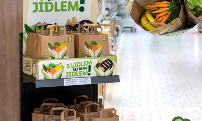 Změna v Lidlu. Bedýnky s ovocem a zeleninou vyměnil za tašky
